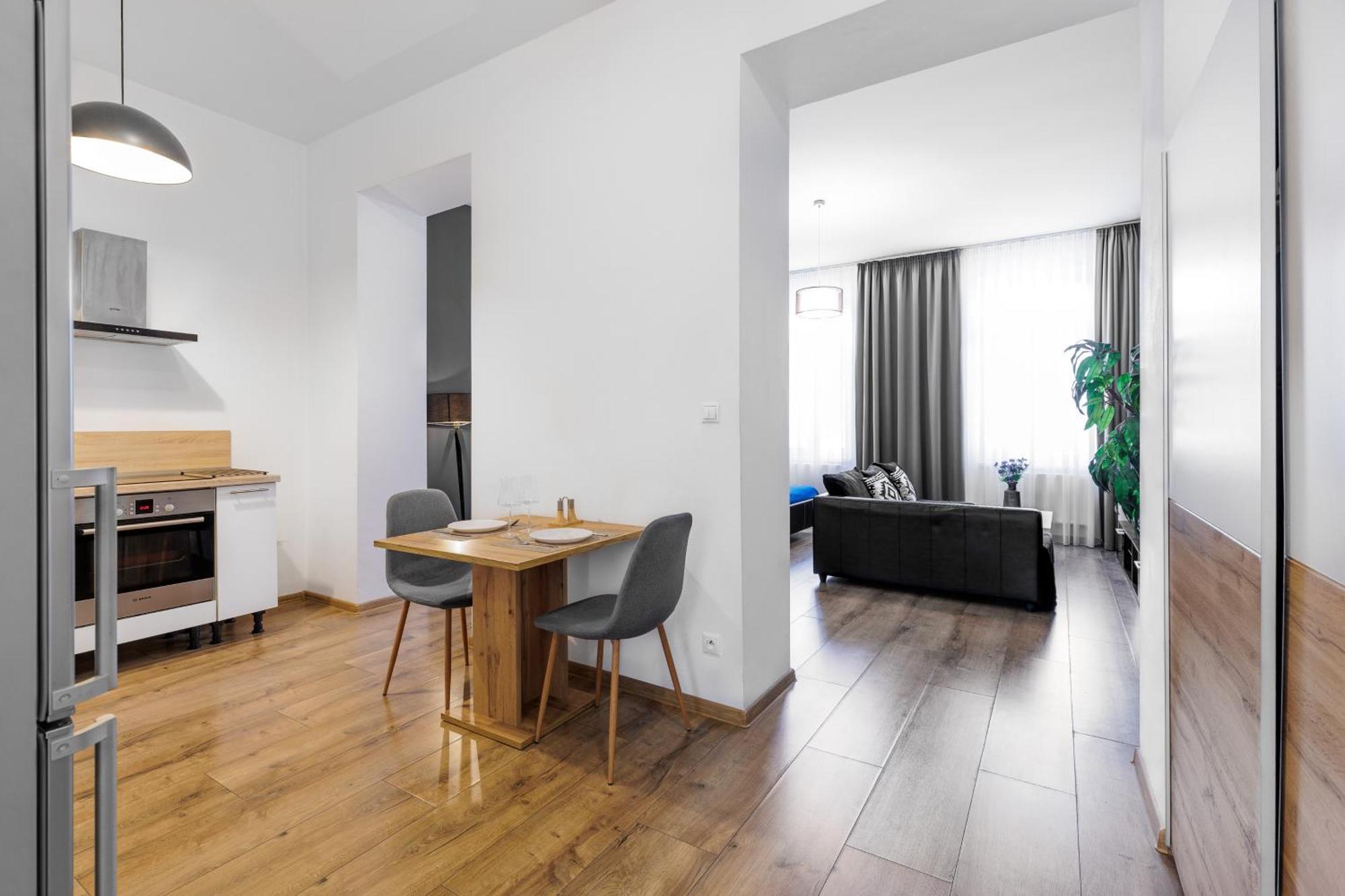 Skackava - Beautiful New Apartment In Direct Centrum, 24H Self Check-In Banska Bystrica Luaran gambar