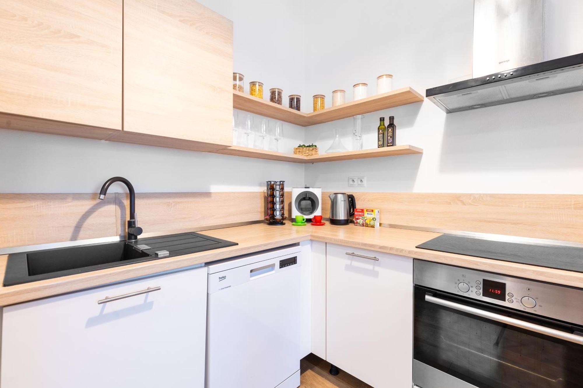 Skackava - Beautiful New Apartment In Direct Centrum, 24H Self Check-In Banska Bystrica Luaran gambar